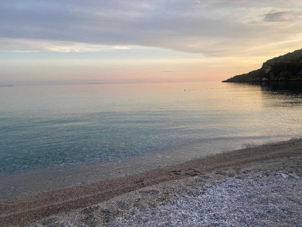 Wave N' Sea * Himare